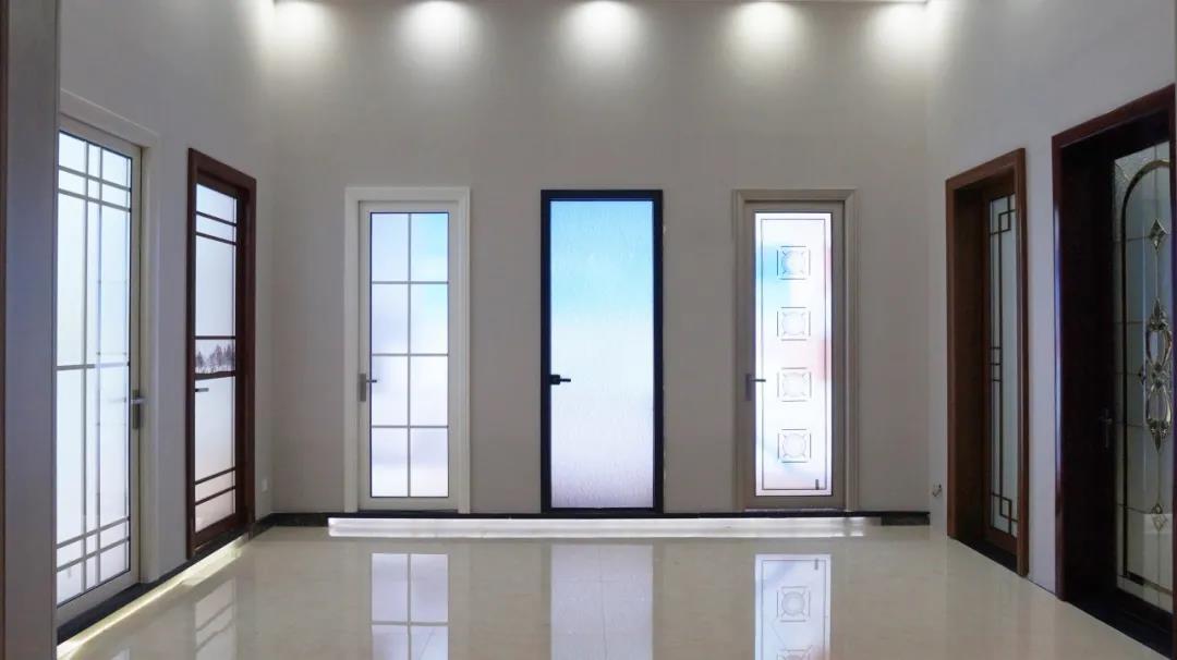 佛山铝合金门窗十大品牌丨为什么越来越多人选择用铝合金平开门做卫生间门？